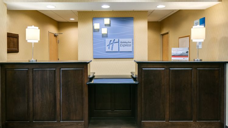 Holiday Inn Express & Suites Clinton Exterior