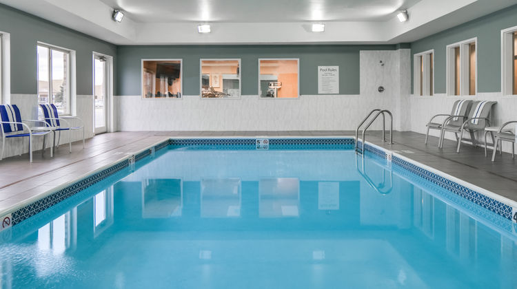 Holiday Inn Express & Suites Clinton Pool