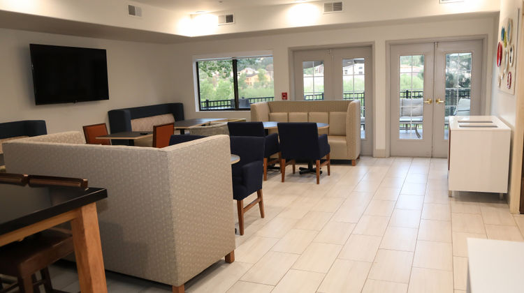 Holiday Inn Express & Suites Restaurant