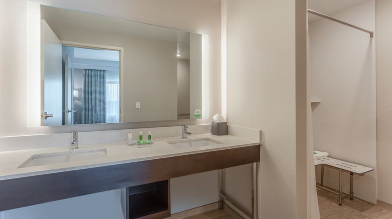 <b>Holiday Inn & Suites Jefferson City Room</b>. Images powered by <a href="https://www.leonardoworldwide.com/" title="Leonardo Worldwide" target="_blank">Leonardo</a>.