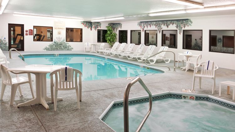 Holiday Inn Express & Suites Alliance Pool
