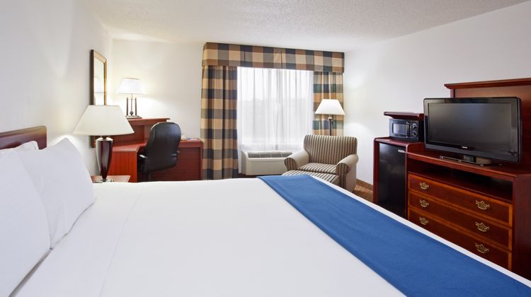 Holiday Inn Express & Suites Alliance Room