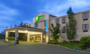 Holiday Inn Express & Suites Alliance