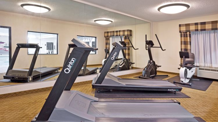 Holiday Inn Express & Suites Alliance Health Club