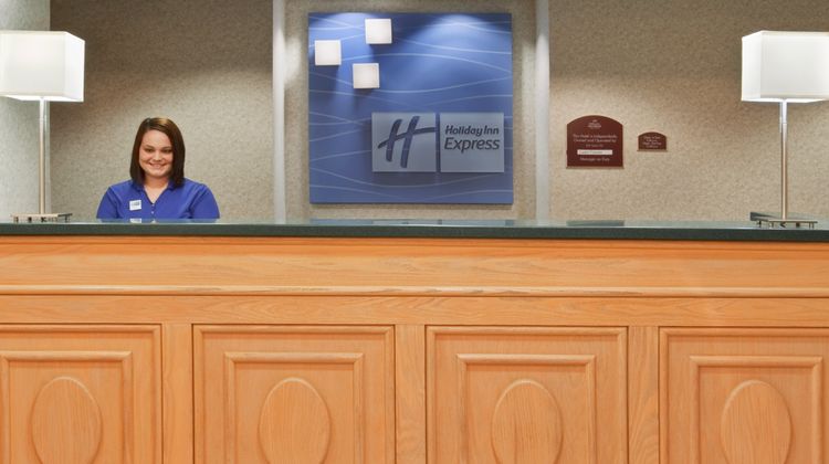 Holiday Inn Express & Suites Alliance Lobby