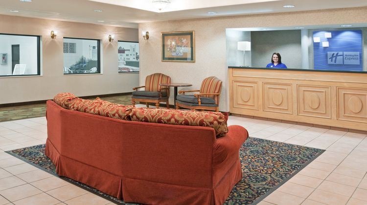 Holiday Inn Express & Suites Alliance Lobby