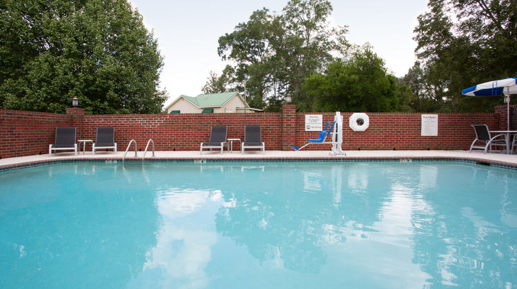 Holiday Inn Express Minden Pool