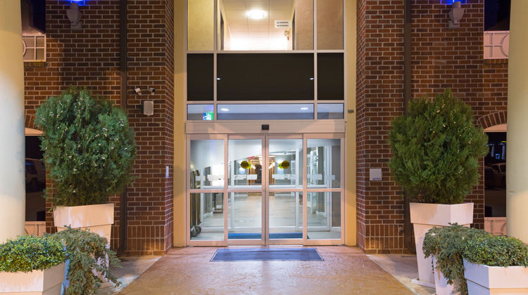 Holiday Inn Express Minden Exterior