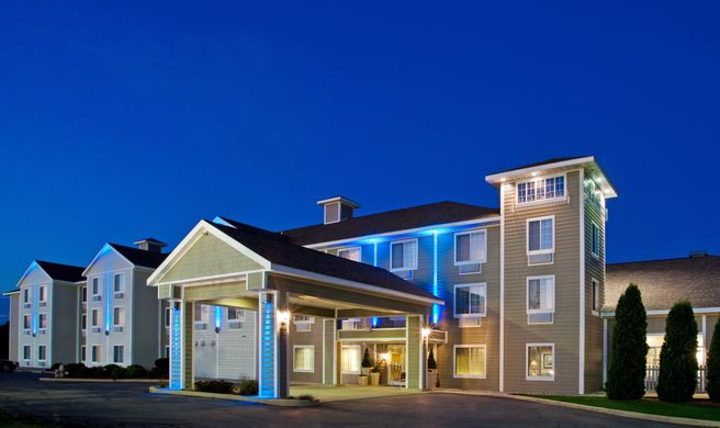 Holiday Inn Express Hotel & Suites Exterior