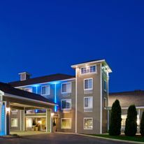 Holiday Inn Express Hotel & Suites