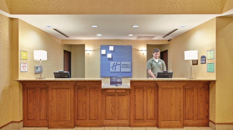 Holiday Inn Express Hotel & Suites Lobby