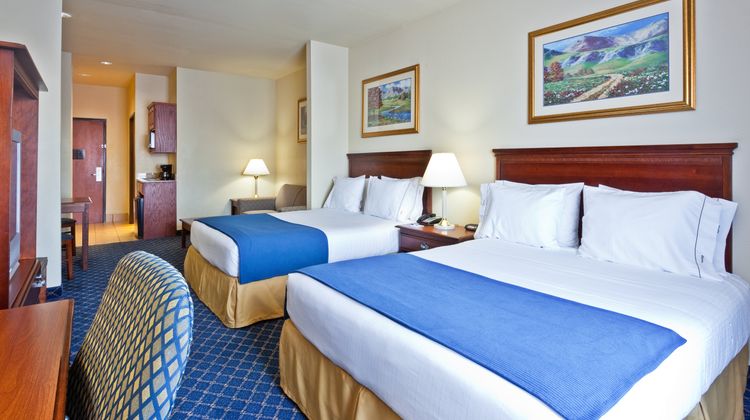 Holiday Inn Express Hotel & Suites Suite