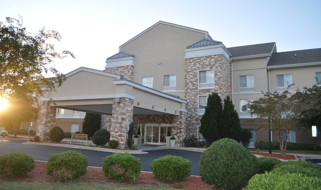 Holiday Inn Express Williamston Exterior