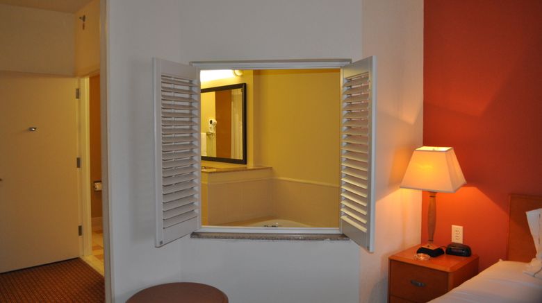 <b>Holiday Inn Express Williamston Room</b>. Images powered by <a href="https://www.leonardoworldwide.com/" title="Leonardo Worldwide" target="_blank">Leonardo</a>.