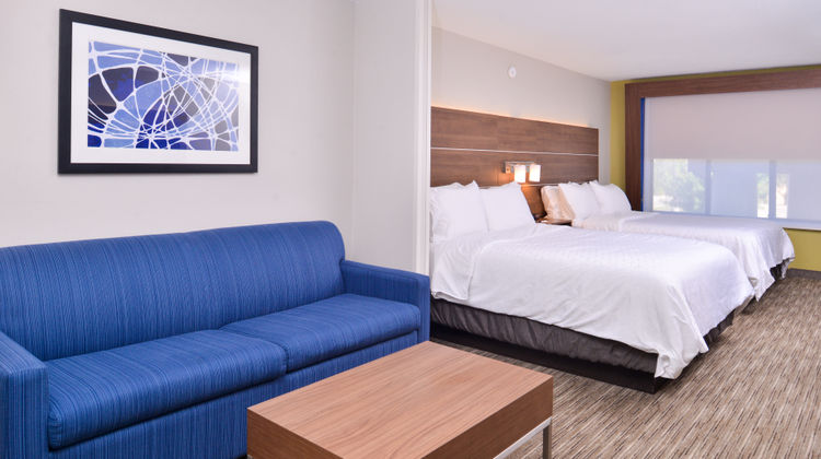 Holiday Inn Express Hotel & Suites Suite
