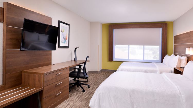 Holiday Inn Express Hotel & Suites Room