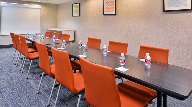 Holiday Inn Express Hotel & Suites Meeting