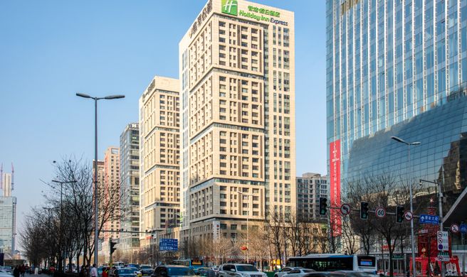 Holiday Inn Express Golden Corridor Exterior