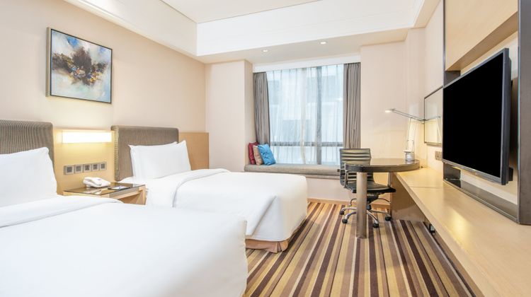 Holiday Inn Express Golden Corridor Room