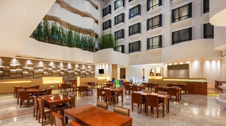 <b>Holiday Inn Express Golden Corridor Restaurant</b>. Images powered by <a href="https://www.leonardoworldwide.com/" title="Leonardo Worldwide" target="_blank">Leonardo</a>.