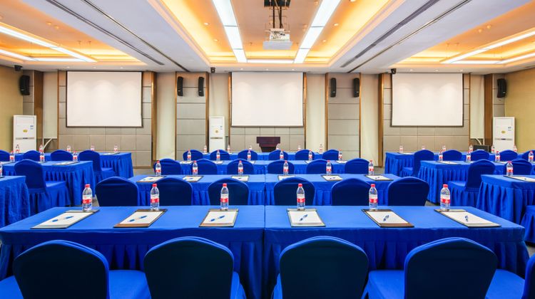 Holiday Inn Express Golden Corridor Meeting