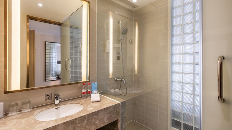 <b>Holiday Inn Express Golden Corridor Room</b>. Images powered by <a href="https://www.leonardoworldwide.com/" title="Leonardo Worldwide" target="_blank">Leonardo</a>.