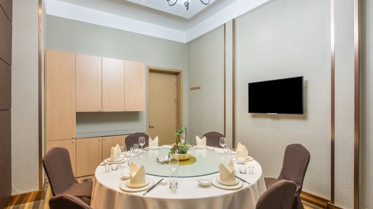 Holiday Inn Express Golden Corridor Meeting