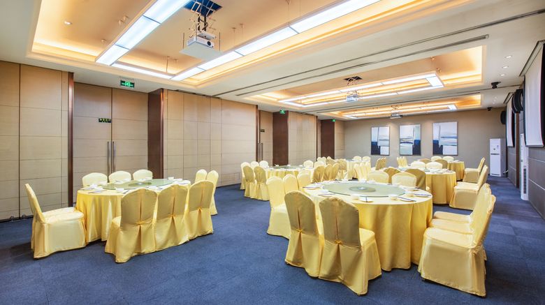 <b>Holiday Inn Express Golden Corridor Ballroom</b>. Images powered by <a href="https://www.leonardoworldwide.com/" title="Leonardo Worldwide" target="_blank">Leonardo</a>.