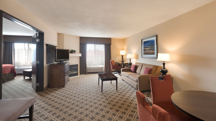 Holiday Inn Express Show Low Suite