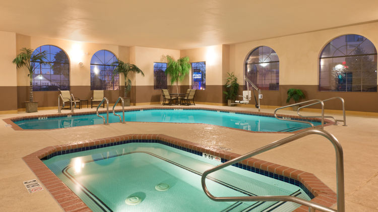 Holiday Inn Express Show Low Pool