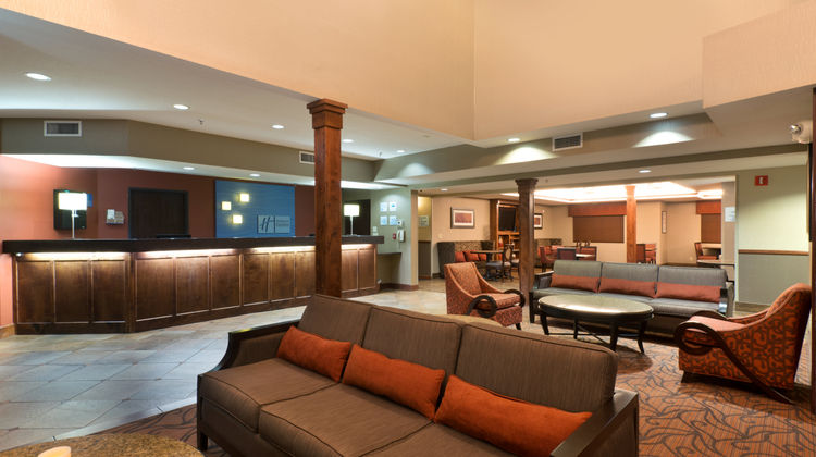 Holiday Inn Express Show Low Lobby