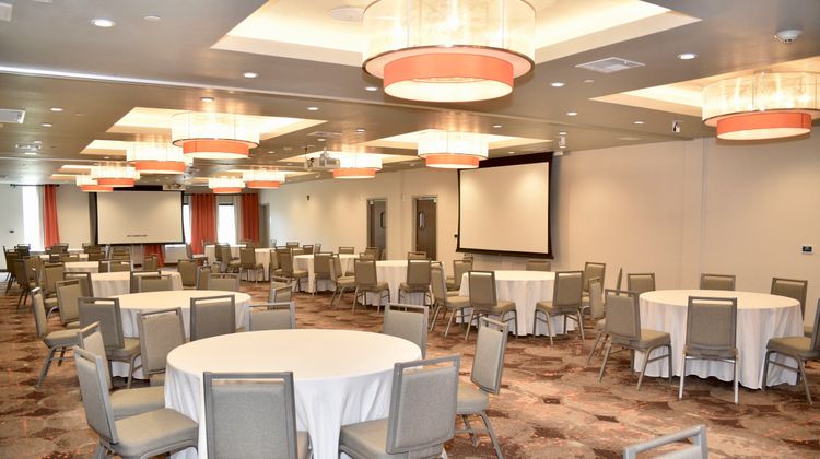 Holiday Inn Windsor Wine Country Ballroom