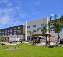 Holiday Inn Express & Suites Trinity Exterior