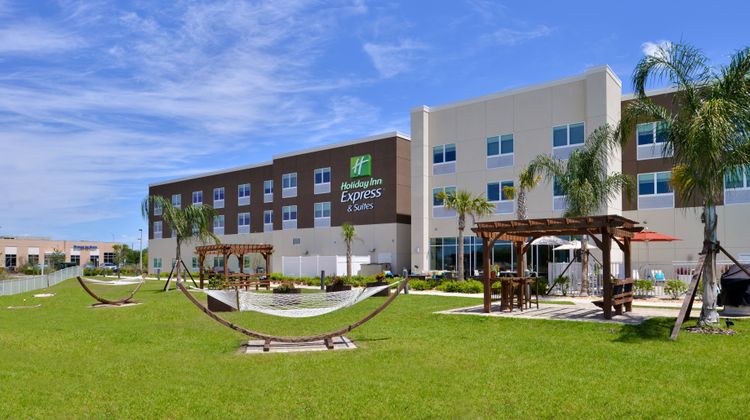 Holiday Inn Express & Suites Trinity Exterior