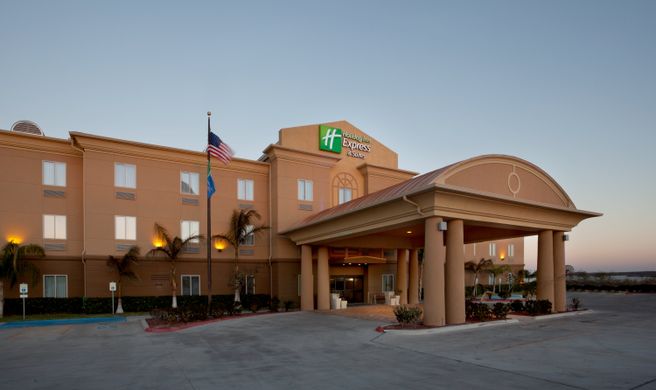 Holiday Inn Express & Suites Zapata Exterior
