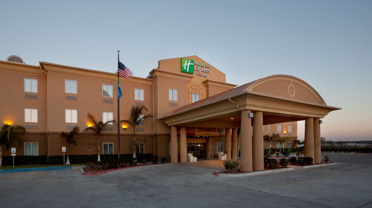 Holiday Inn Express & Suites Zapata Exterior