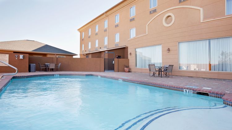Holiday Inn Express & Suites Zapata Pool