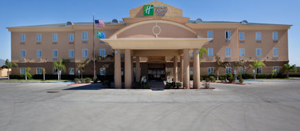 Holiday Inn Express & Suites Zapata Exterior