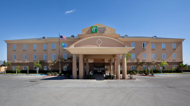 Holiday Inn Express & Suites Zapata Exterior