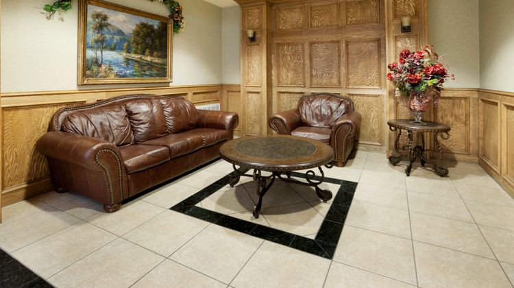 Holiday Inn Express & Suites Zapata Lobby