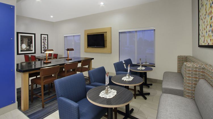 Holiday Inn Express Boonville Lobby