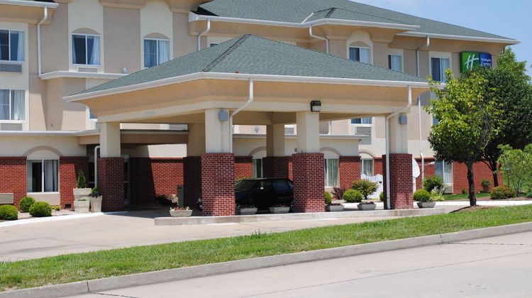 Holiday Inn Express Boonville Exterior