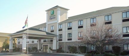 Holiday Inn Express Marshall Exterior