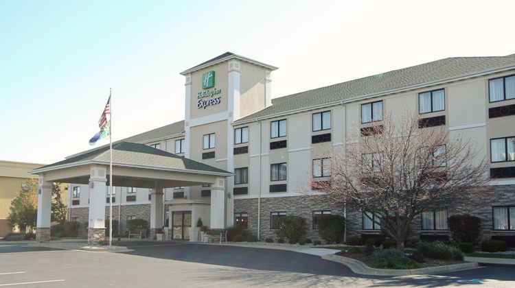 Holiday Inn Express Marshall Exterior
