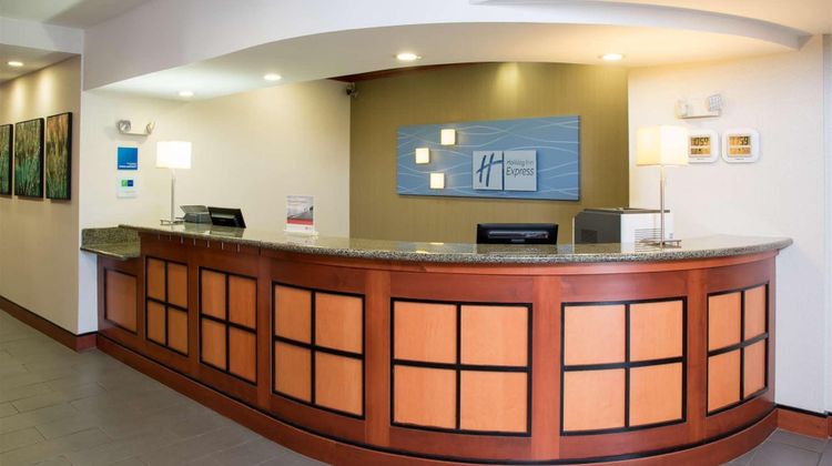 Holiday Inn Express & Suites Lobby