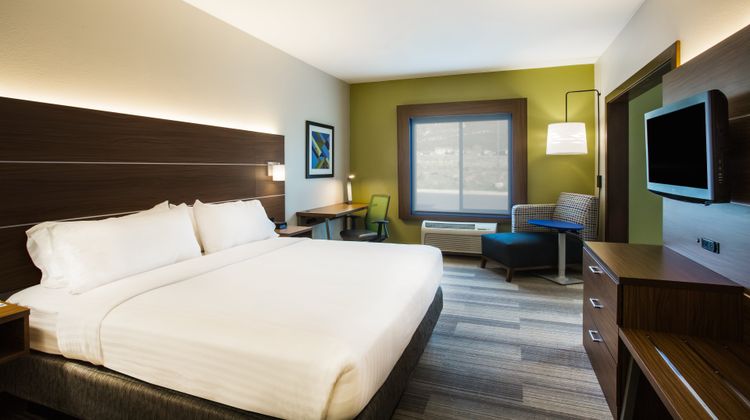Holiday Inn Express & Suites Cedar City Suite