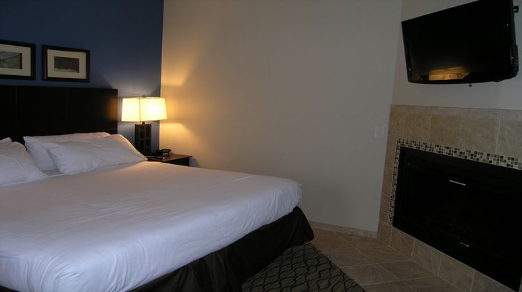 Holiday Inn Express & Suites Belle Vern Suite