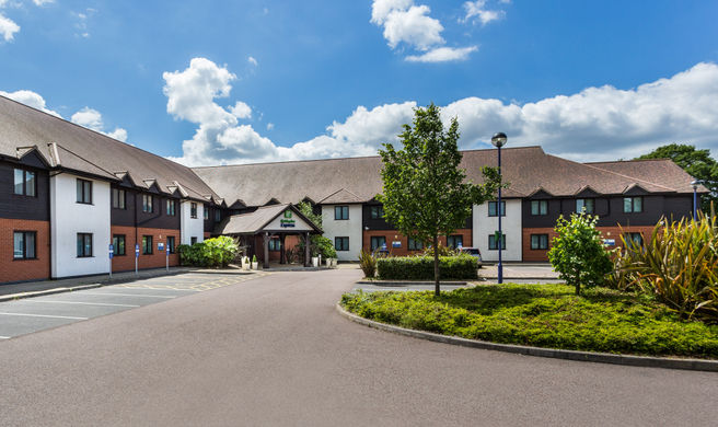 Holiday Inn Express Colchester Exterior