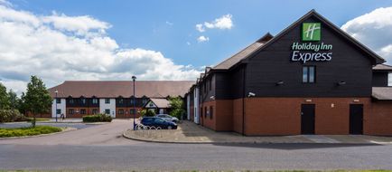 Holiday Inn Express Colchester Exterior