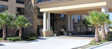 Holiday Inn Express Suites Lakeway Exterior